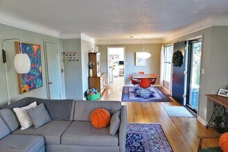 7214 SW 10th Ave in Portland, OR - Building Photo - Building Photo