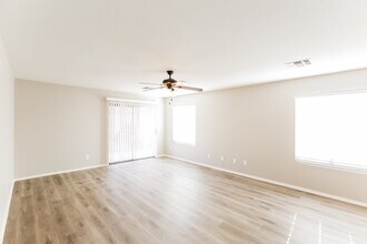 8156 W Hammond Ln in Phoenix, AZ - Building Photo - Building Photo