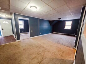 536 N Underwood St in Fall River, MA - Building Photo