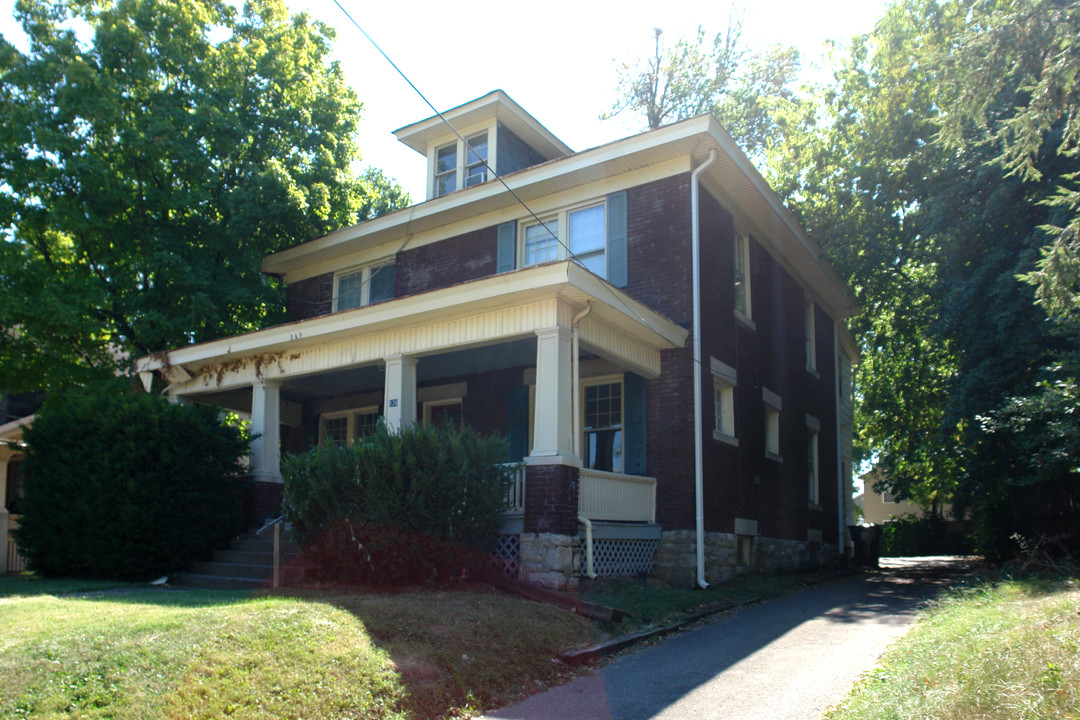 126 University Ave in Lexington, KY - Building Photo