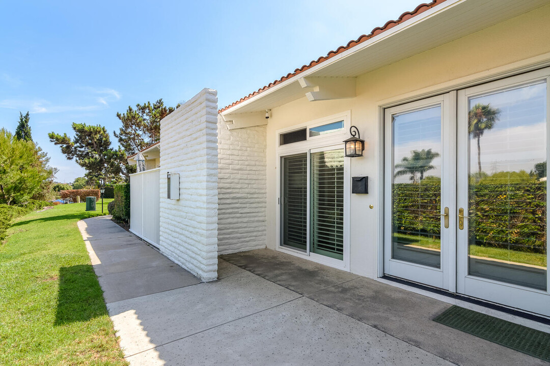 7193 Estrella De Mar Rd in Carlsbad, CA - Building Photo
