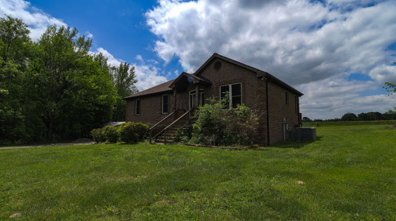 5090 Knox Rd in Chapmansboro, TN - Building Photo