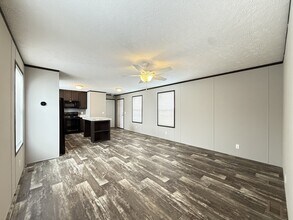 10610 State Rte 762 in Lockbourne, OH - Foto de edificio - Building Photo