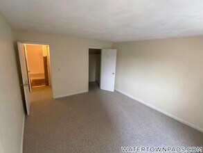 16 Whites Ave, Unit 36 in Watertown, MA - Foto de edificio - Building Photo