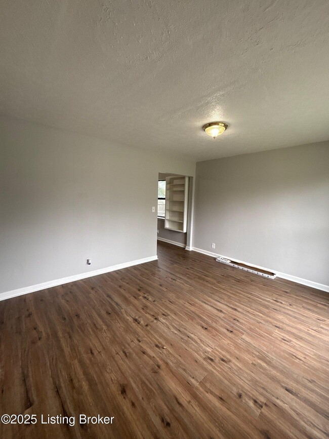 6906 Spourtland Dr in Louisville, KY - Building Photo - Building Photo