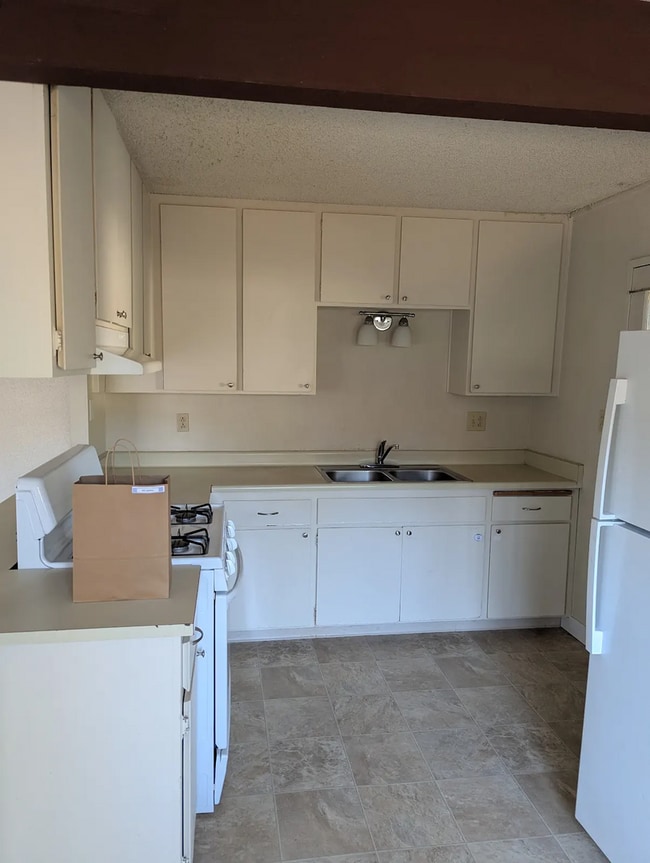 615-617-617 Adeline Pl in Davis, CA - Building Photo - Building Photo