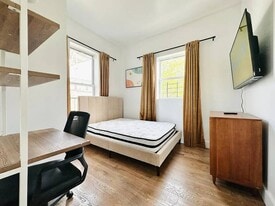 Furnished room/NOT APARTMENT, Unit 3L in Brooklyn, NY - Building Photo