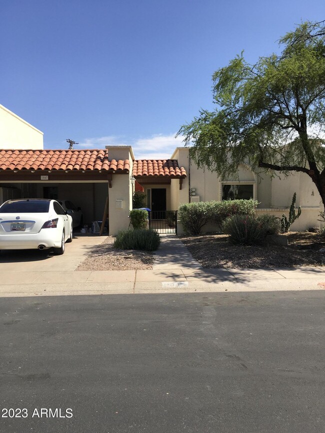 1047 E Laguna Dr in Tempe, AZ - Building Photo - Building Photo