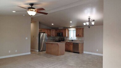 4240 Hoopa Path in Redding, CA - Building Photo - Building Photo