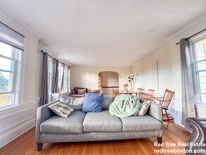 28 Manet Rd, Unit 2 in Chestnut Hill, MA - Foto de edificio - Building Photo