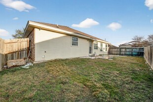 101 Soapstone Dr in Jarrell, TX - Building Photo