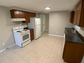 3233 Hewitt Ave NW in Massillon, OH - Building Photo