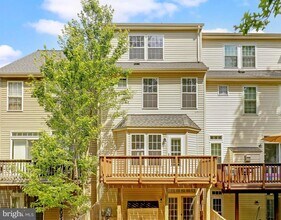 13011 Cordelia Ct in Woodbridge, VA - Foto de edificio - Building Photo