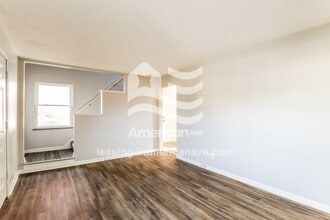 536 Trenton Ave in Cincinnati, OH - Foto de edificio - Building Photo