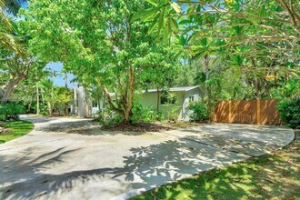 9775 SW 140th St in Miami, FL - Building Photo - Building Photo