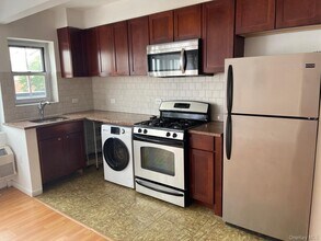71-33 162nd St in Queens, NY - Foto de edificio - Building Photo