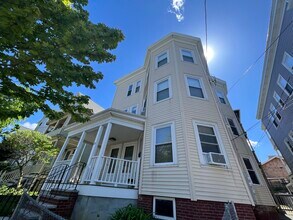 35 Hancock St, Unit 1 in Somerville, MA - Foto de edificio - Building Photo