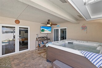 1023 SE 15th St in Cape Coral, FL - Foto de edificio - Building Photo