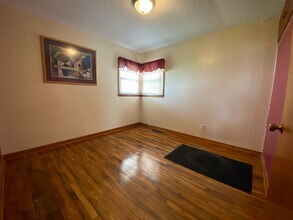 900 4th Ave NE in Independence, IA - Building Photo - Building Photo