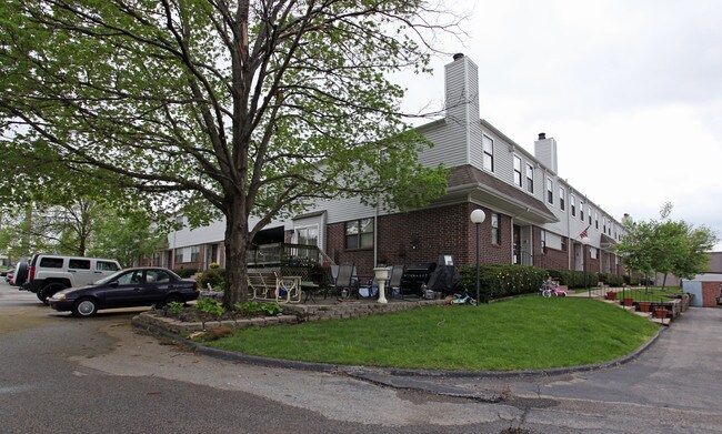 Princeton Court in Overland Park, KS - Building Photo - Building Photo