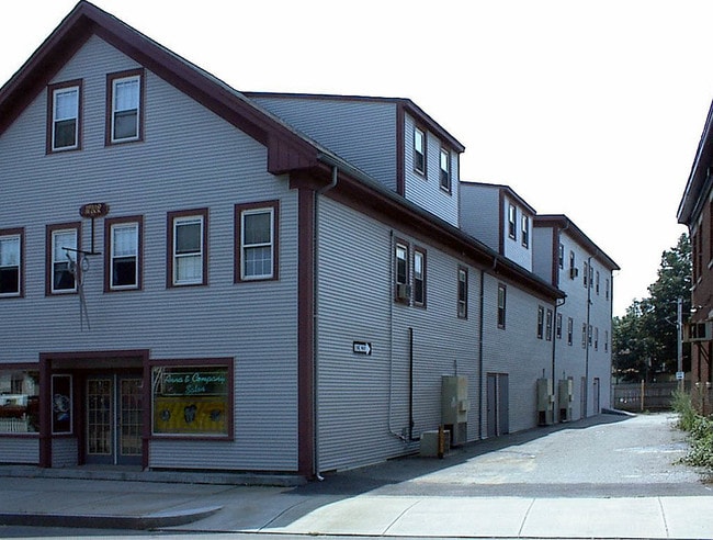 The Mello Bldg in Middleboro, MA - Foto de edificio - Other