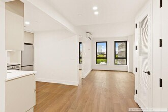 130 Hope St-Unit -216 in Brooklyn, NY - Building Photo - Building Photo