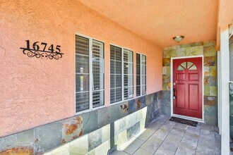 16745 Bermuda St, Unit 1 in Granada Hills, CA - Building Photo - Building Photo