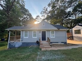 1431 Lorenzo Dr SW in Atlanta, GA - Building Photo