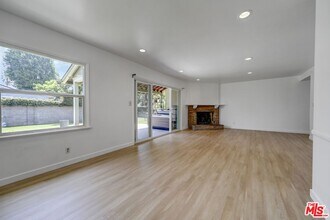 6044 Varna Ave in Los Angeles, CA - Building Photo - Building Photo