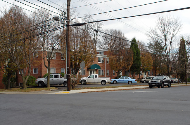 100 & 102 East Argyle Street in Rockville, MD - Building Photo - Building Photo