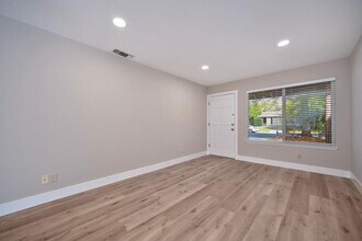 1720 Kent St in Roseville, CA - Building Photo - Building Photo