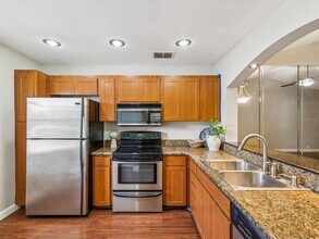 5265 E Bay Dr in Clearwater, FL - Building Photo - Building Photo