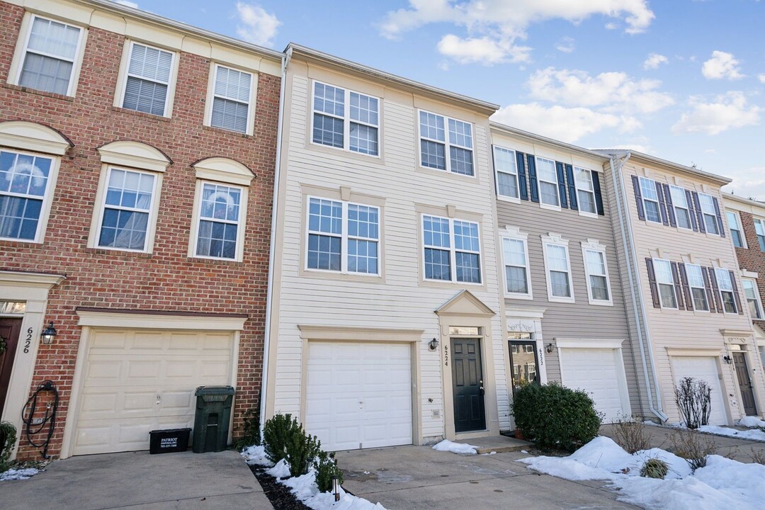 6224 Les Dorson Ln in Alexandria, VA - Building Photo