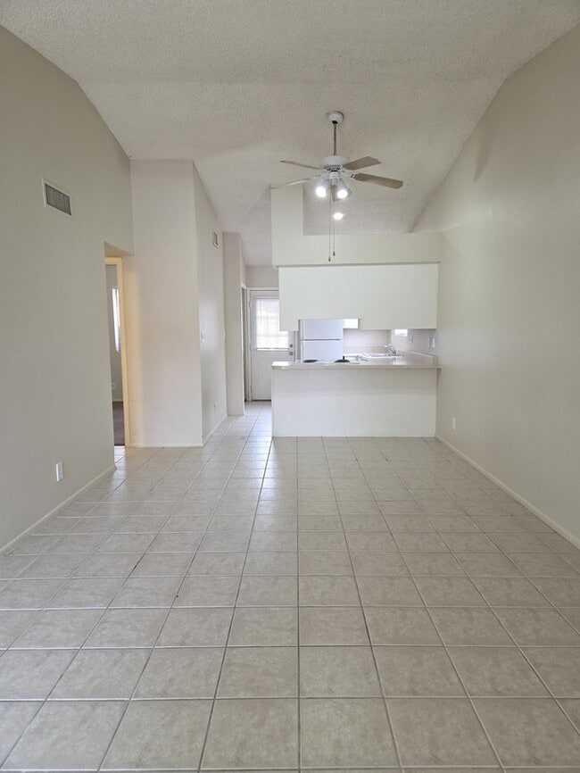 6238 E Greenway Cir in Mesa, AZ - Building Photo - Building Photo