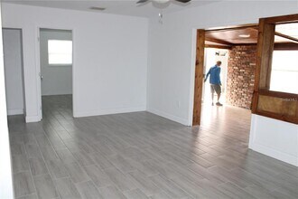 10704 50th Ave N in St. Petersburg, FL - Building Photo - Building Photo