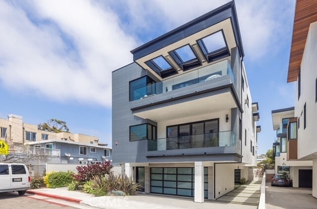 property at 1610 Loma Dr