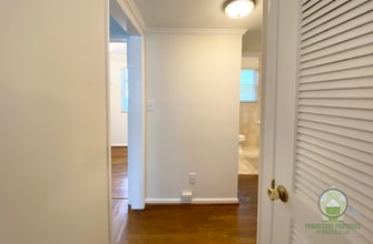 100 Lewis Dr in Greenville, SC - Building Photo - Building Photo