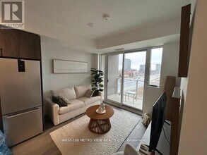 412 Silver Maple Rd in Oakville, ON - Building Photo - Building Photo