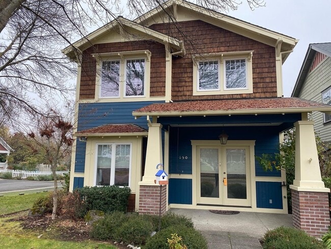 150 Taylor St in Jacksonville, OR - Foto de edificio - Building Photo