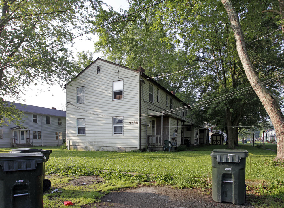 9538 Cloverleaf Rd in Windham, OH - Building Photo