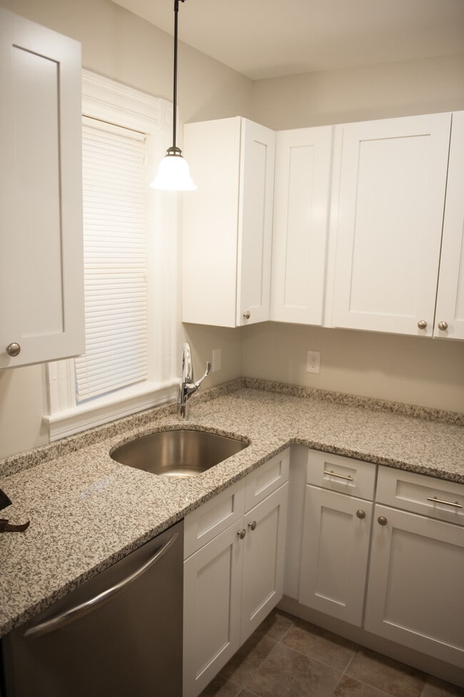 100 Wilson Street, Unit #2 in Manchester, NH - Building Photo - Building Photo