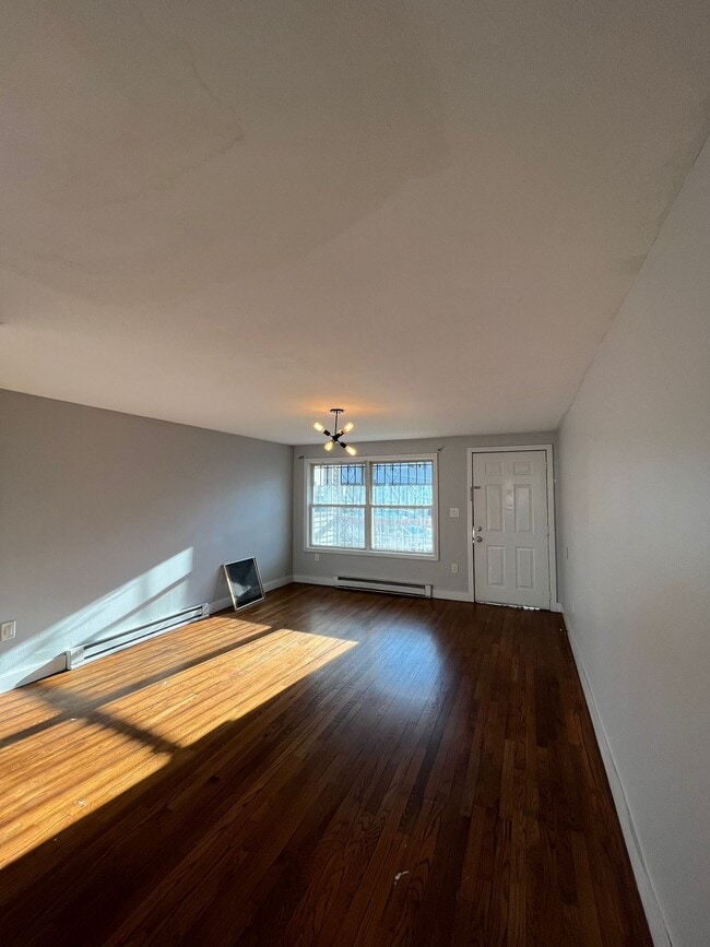 363 Halladay St, Unit 1 in Jersey City, NJ - Building Photo - Building Photo