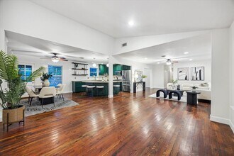 1804 E 39th St in Austin, TX - Building Photo - Building Photo