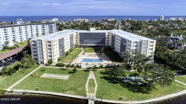 1224 S Peninsula Dr in Daytona Beach, FL - Building Photo - Building Photo