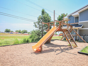 Rapid Creek Apartments in Rapid City, SD - Foto de edificio - Building Photo