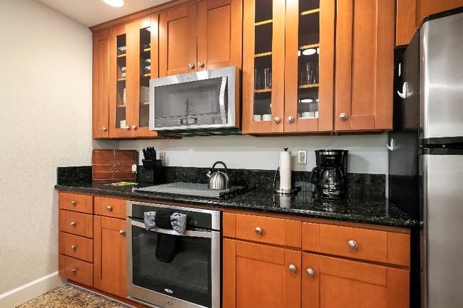 8503 Villa La Jolla Dr in San Diego, CA - Foto de edificio - Building Photo