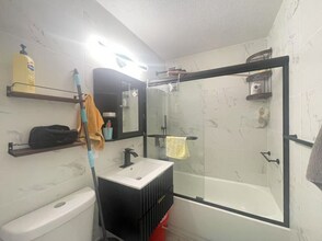 77 Fulton St in New York, NY - Building Photo - Building Photo