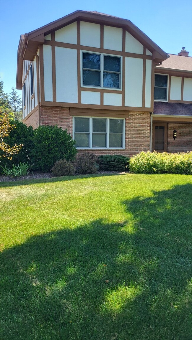 2920 Nassau Dr in Brookfield, WI - Building Photo - Building Photo