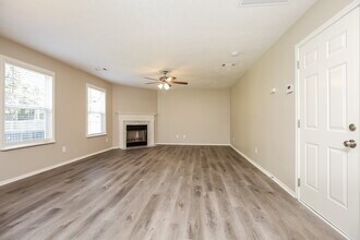 5625 Dory Dr in Nashville, TN - Foto de edificio - Building Photo