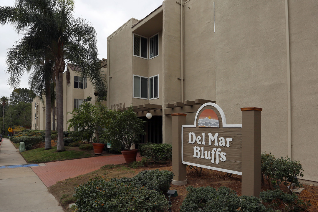 Del Mar Bluffs in Del Mar, CA - Foto de edificio